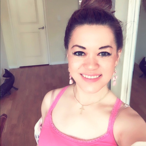 Meet your Posher, Valerie - Picture 3 of 3